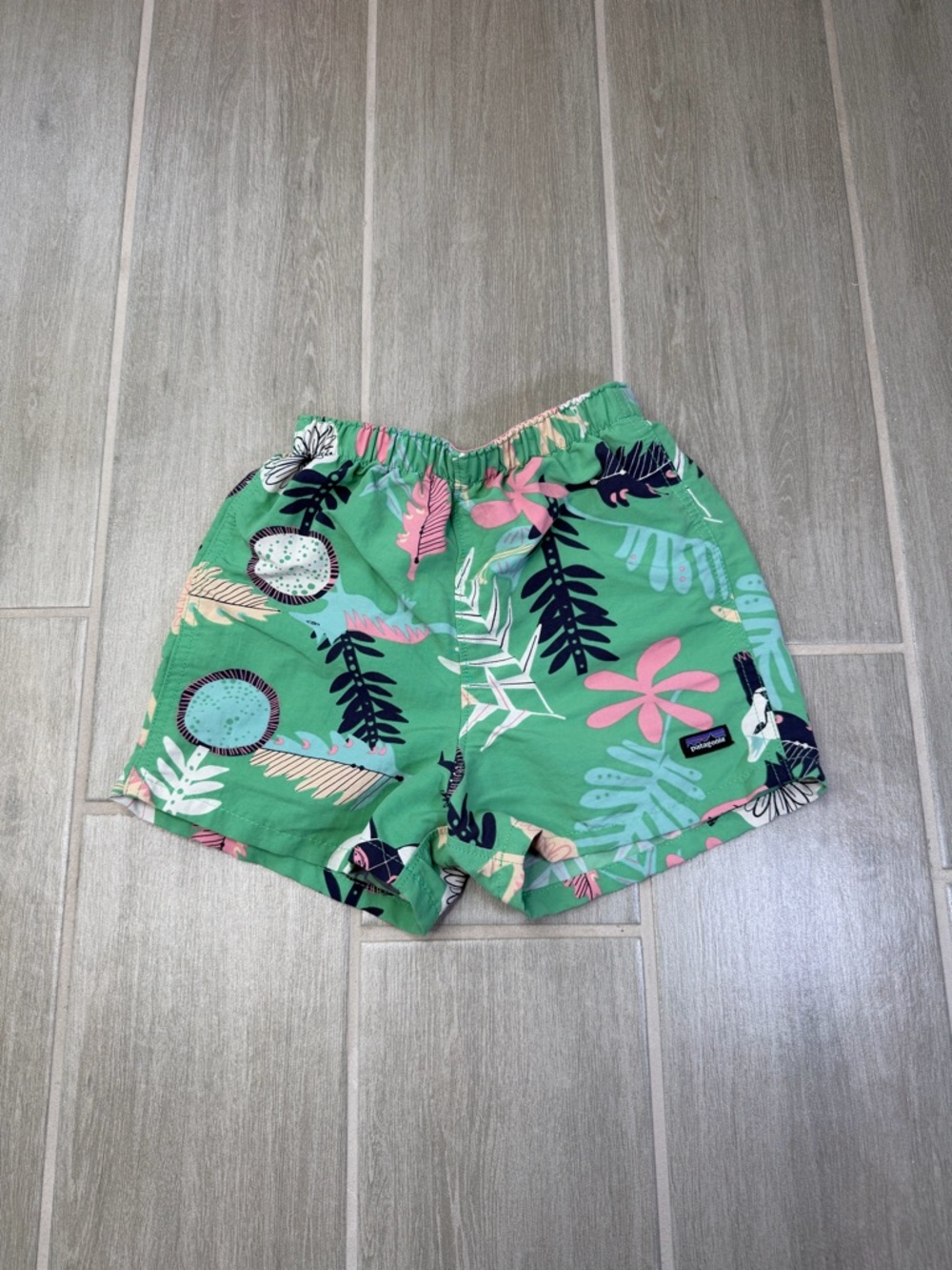 Patagonia  Baby Baggies™ Shorts In A Green Tropical Pattern Toddler Size 4T